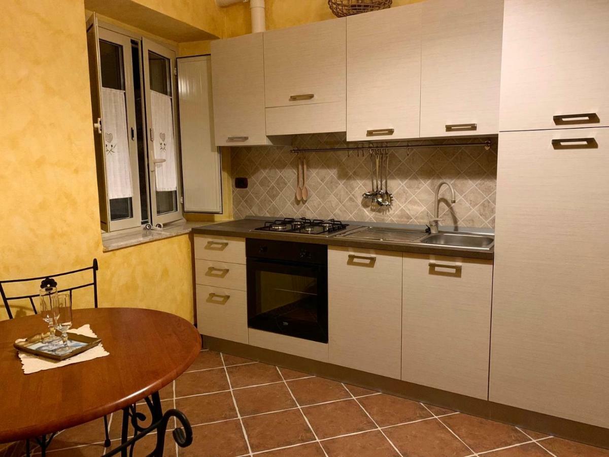 カステルモーラ “Il Vicolo” Casa Vacanzeヴィラ エクステリア 写真