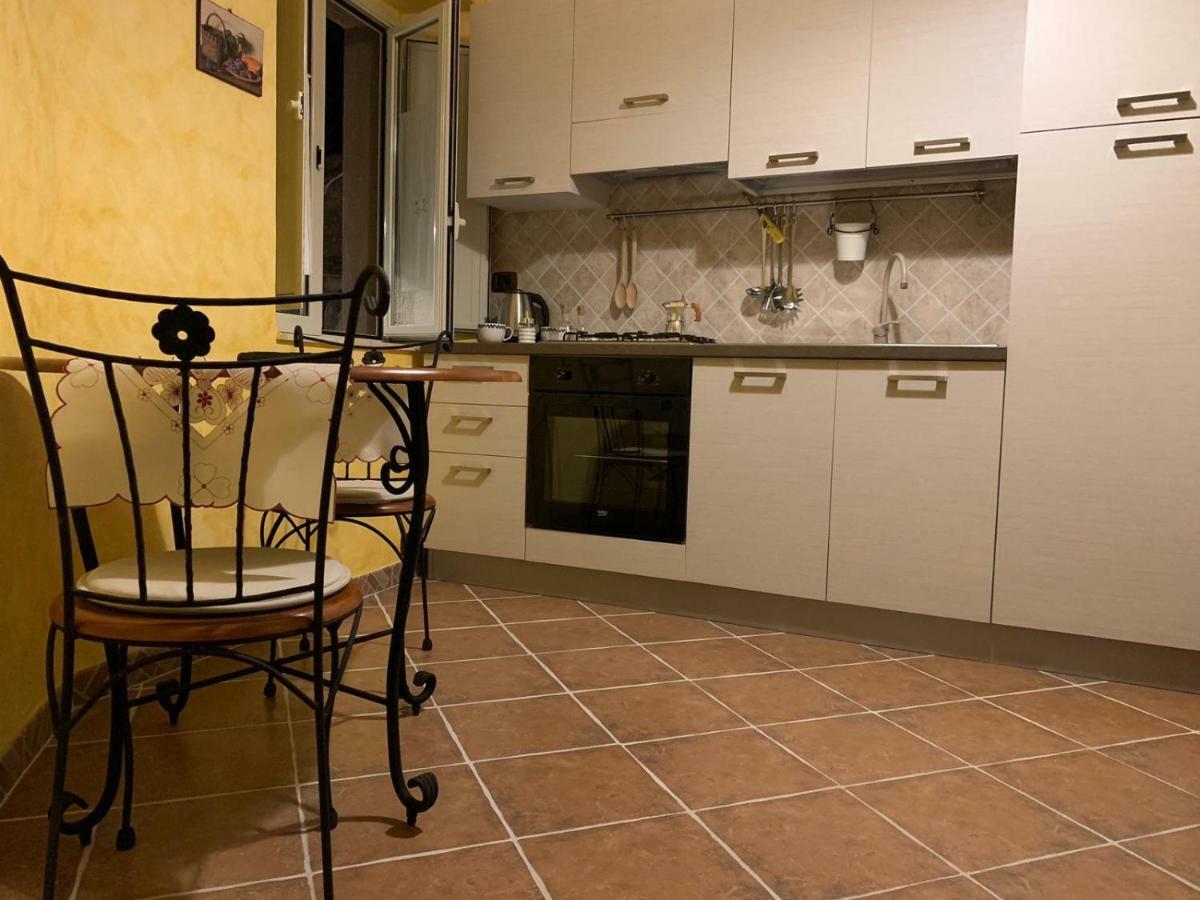 カステルモーラ “Il Vicolo” Casa Vacanzeヴィラ エクステリア 写真