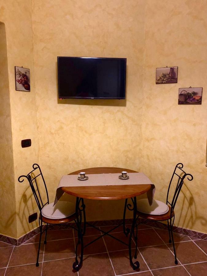カステルモーラ “Il Vicolo” Casa Vacanzeヴィラ エクステリア 写真